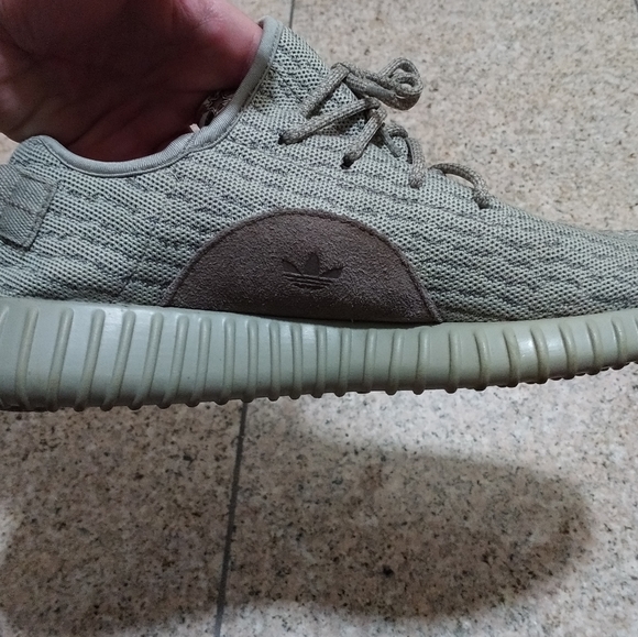 Adidas Boost Yeezy 350 V2 - Picture 2 of 3